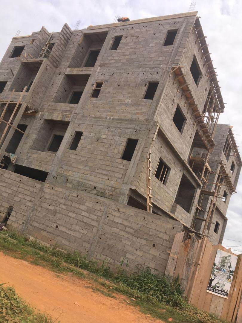 Bâtiment R+2 — gros œuvre à Cameroun — vue 4 — K-Construction, entreprise de génie civil et BTP au Cameroun