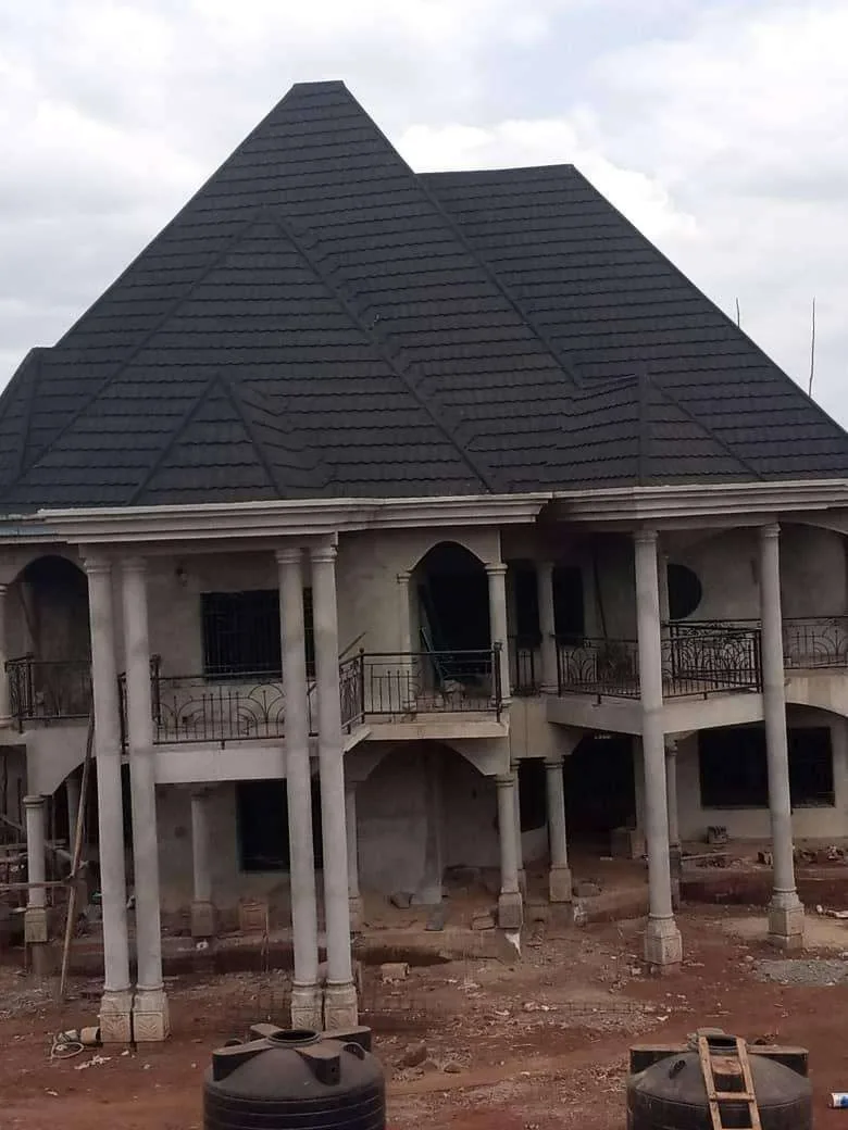Charpente & toiture Metro-Bond à Cameroun — vue 1 — K-Construction, entreprise de génie civil et BTP au Cameroun