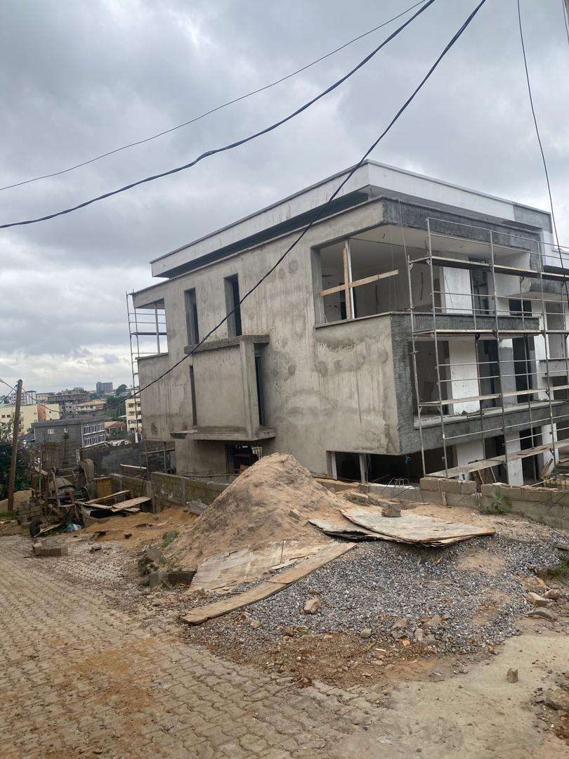 Duplex à Yaoundé, Bastos — vue 1 — K-Construction, entreprise de génie civil et BTP au Cameroun