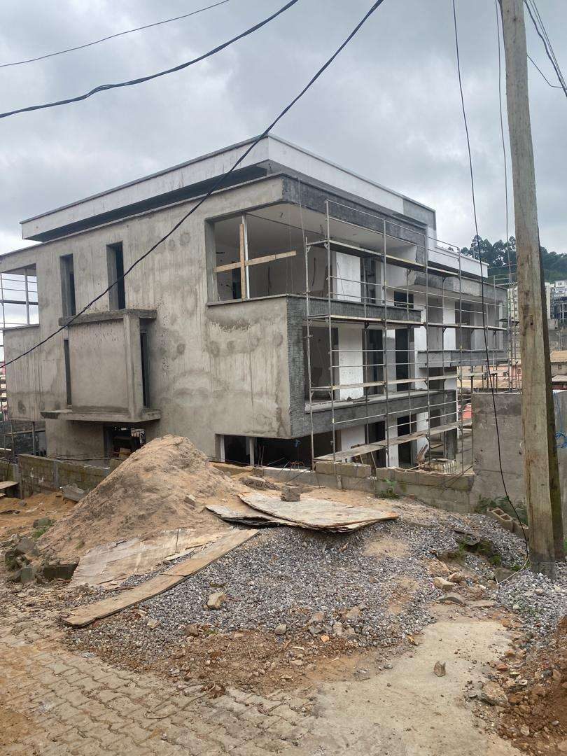Duplex à Yaoundé, Bastos — vue 2 — K-Construction, entreprise de génie civil et BTP au Cameroun
